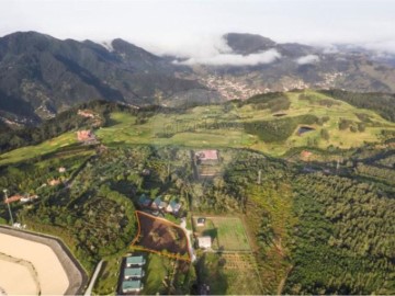 Terreno em Santo António da Serra