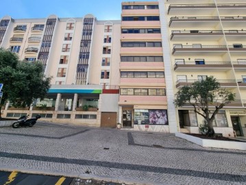 Apartment 2 Bedrooms in União Freguesias Santa Maria, São Pedro e Matacães
