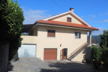 House 3 Bedrooms in Cendufe