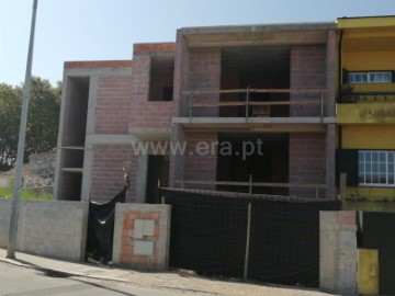 House 4 Bedrooms in Custóias, Leça do Balio e Guifões