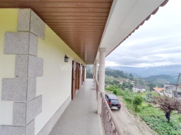 House 3 Bedrooms in Paredes