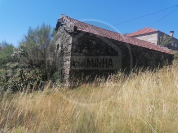 Moradia  em Castro Laboreiro e Lamas de Mouro