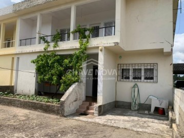 House 3 Bedrooms in Baraçal