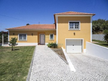 House 3 Bedrooms in Carvalhal