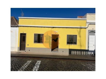 House 4 Bedrooms in Vila Real de Santo António