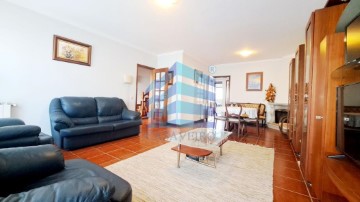 House 4 Bedrooms in Gafanha da Nazaré