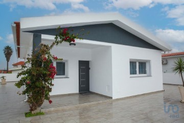 House 2 Bedrooms in A dos Cunhados e Maceira