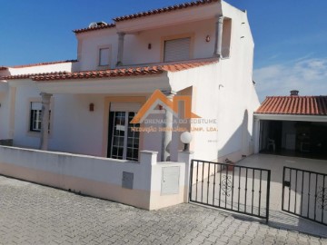 House 3 Bedrooms in Santa Maria, São Pedro e Sobral da Lagoa