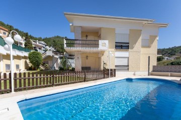 House 5 Bedrooms in Sesimbra (Santiago)