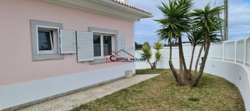 House 4 Bedrooms in Sesimbra (Castelo)