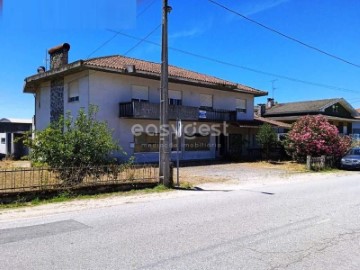 House 4 Bedrooms in Paranhos