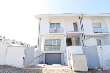 Maison 3 Chambres à Santa Maria da Feira, Travanca, Sanfins e Espargo