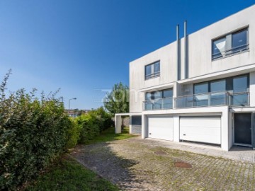 Maison 4 Chambres à Castêlo da Maia