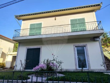 House 5 Bedrooms in Nogueira, Fraião e Lamaçães