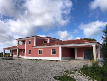 House 6 Bedrooms in Romeira e Várzea