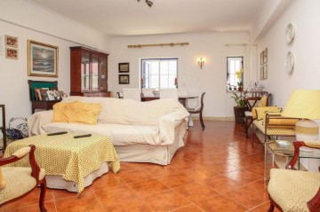 Apartment 4 Bedrooms in Carregado e Cadafais