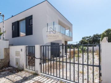 Maison 4 Chambres à Charneca de Caparica e Sobreda