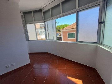 Apartamento 1 Quarto em Carnaxide e Queijas