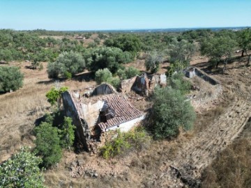 Quintas e casas rústicas em Abela