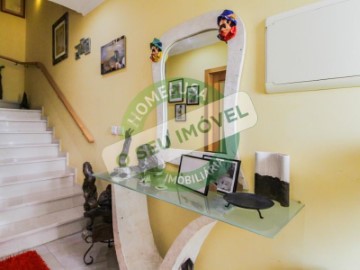 House 4 Bedrooms in Lavos