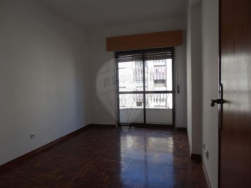 Apartamento 1 Quarto em Cacém e São Marcos