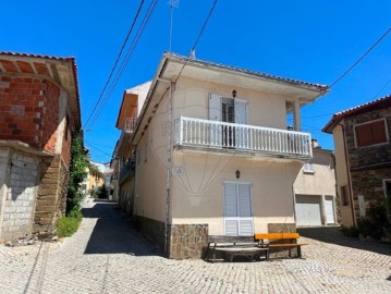 Maison 3 Chambres à Santulhão