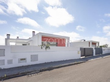 House 5 Bedrooms in Souto da Carpalhosa e Ortigosa