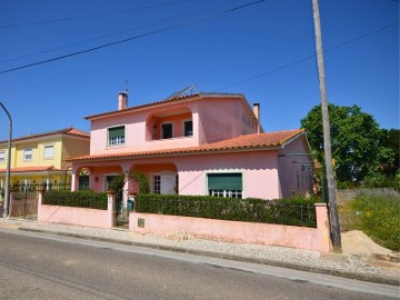 House 5 Bedrooms in Alpiarça