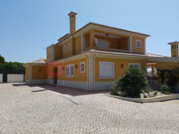 House 7 Bedrooms in Quarteira