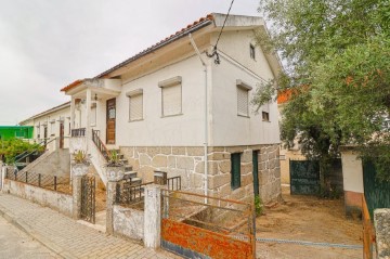 House 2 Bedrooms in Canas de Senhorim