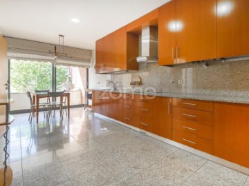 House 4 Bedrooms in Nogueiró e Tenões