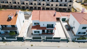 House 5 Bedrooms in Alcochete