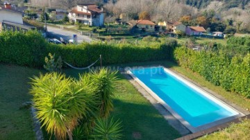 House 4 Bedrooms in Melres e Medas