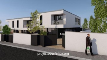 House 4 Bedrooms in Canedo, Vale e Vila Maior