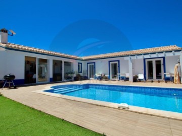 House 3 Bedrooms in Aljezur