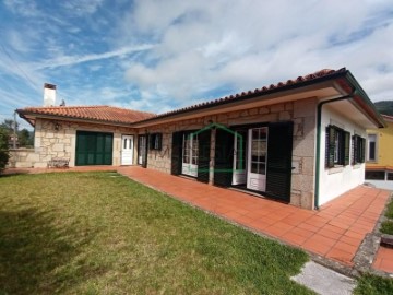 House 3 Bedrooms in Âncora