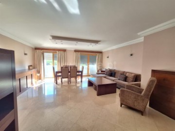 Apartment 3 Bedrooms in São Domingos de Benfica