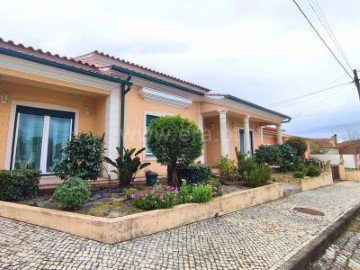 Maison 5 Chambres à Louriçal