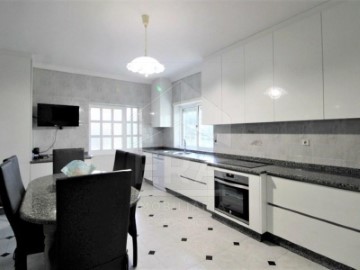 House 4 Bedrooms in Ganfei