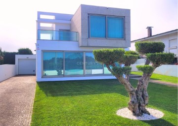 House 4 Bedrooms in Ovar, S.João, Arada e S.Vicente de Pereira Jusã