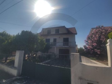 House 3 Bedrooms in Brogueira, Parceiros de Igreja e Alcorochel