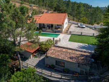 Quintas e casas rústicas 2 Quartos em Nossa Senhora do Pranto