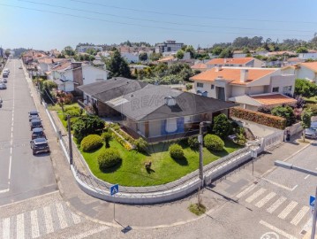 House 10 Bedrooms in Castêlo da Maia