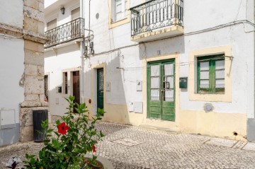 Prédio em Santa Maria do Castelo e Santiago e Santa Susana