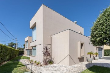 House 2 Bedrooms in Charneca de Caparica e Sobreda