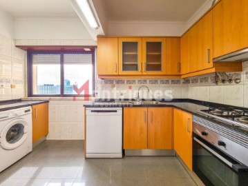 Apartment 2 Bedrooms in Parque das Nações