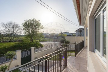 Maison 4 Chambres à Cernache