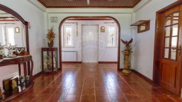 House 5 Bedrooms in Madalena e Beselga