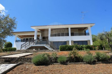 Maison 4 Chambres à Samil