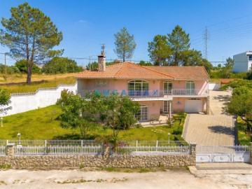 House 5 Bedrooms in Batalha